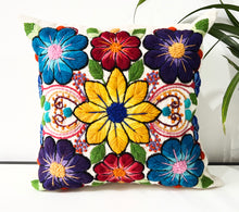 Load image into Gallery viewer, White Yellow Flower Peruvian Cover