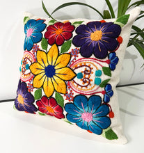 Load image into Gallery viewer, White Yellow Flower Peruvian Cover