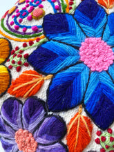 Load image into Gallery viewer, White Flowered pillow cover - Blue flower