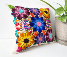 Load image into Gallery viewer, White Flowered pillow cover - Blue flower