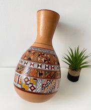 Load image into Gallery viewer, Ethnic Peruvian pottery Vase