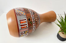 Load image into Gallery viewer, Ethnic Peruvian pottery Vase