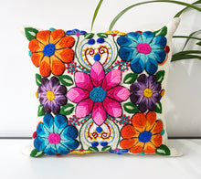 Load image into Gallery viewer, White Flowered pillow cover
